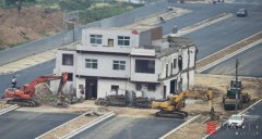 <b>拆迁补偿不合理，当钉子户是不是就能解决？</b>